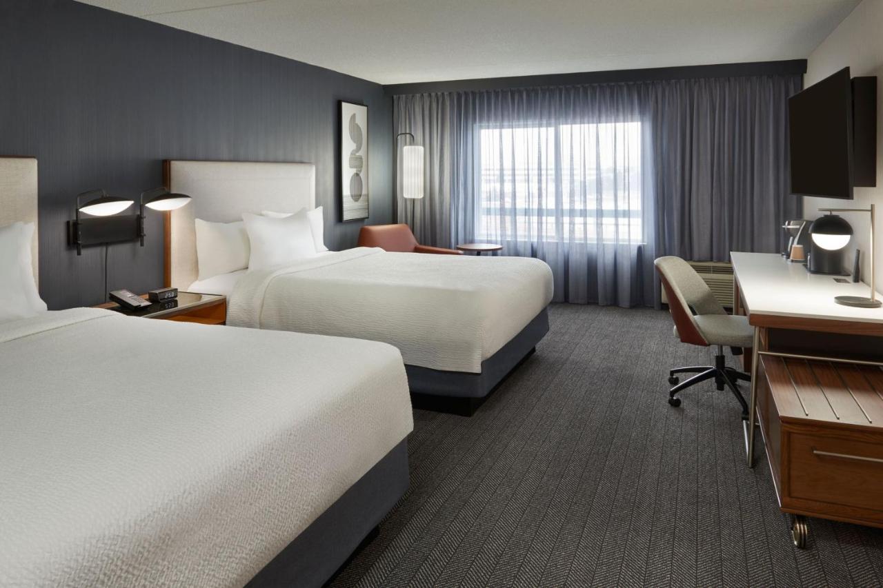 คอร์ตยาร์ด บาย แมริออท โทรอนโต มิสซิสซอกา/เมดโดว์เวล Hotel ภายนอก รูปภาพ
