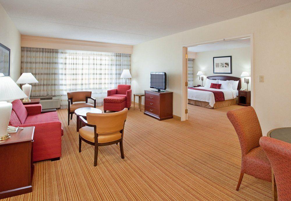 คอร์ตยาร์ด บาย แมริออท โทรอนโต มิสซิสซอกา/เมดโดว์เวล Hotel ภายนอก รูปภาพ