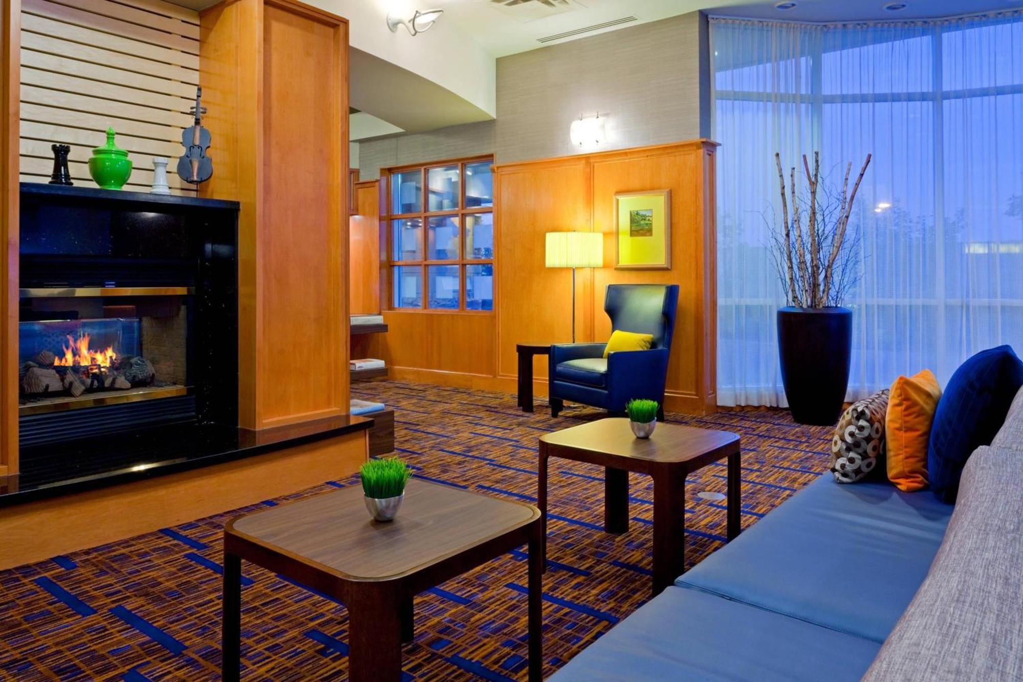 คอร์ตยาร์ด บาย แมริออท โทรอนโต มิสซิสซอกา/เมดโดว์เวล Hotel ภายนอก รูปภาพ