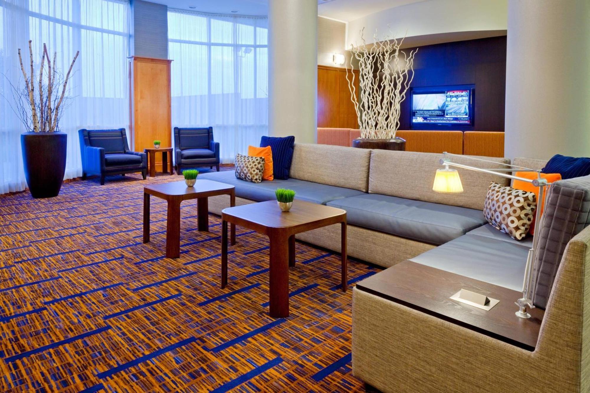 คอร์ตยาร์ด บาย แมริออท โทรอนโต มิสซิสซอกา/เมดโดว์เวล Hotel ภายนอก รูปภาพ
