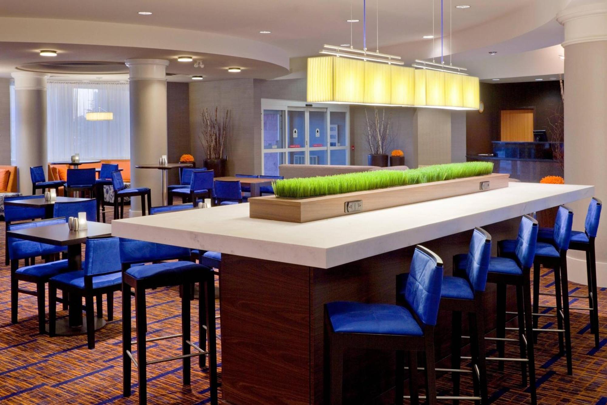 คอร์ตยาร์ด บาย แมริออท โทรอนโต มิสซิสซอกา/เมดโดว์เวล Hotel ภายนอก รูปภาพ