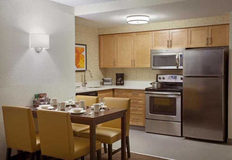 คอร์ตยาร์ด บาย แมริออท โทรอนโต มิสซิสซอกา/เมดโดว์เวล Hotel ภายนอก รูปภาพ