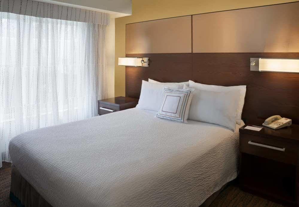 คอร์ตยาร์ด บาย แมริออท โทรอนโต มิสซิสซอกา/เมดโดว์เวล Hotel ภายนอก รูปภาพ